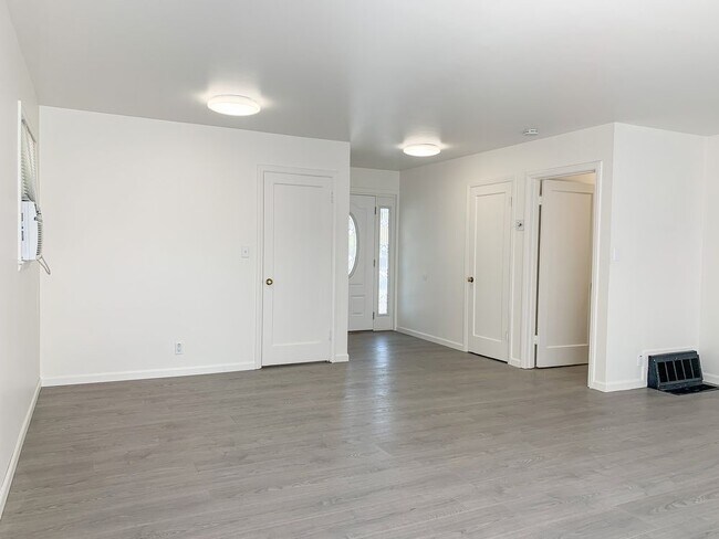 Building Photo - 2360 Middlefield Rd