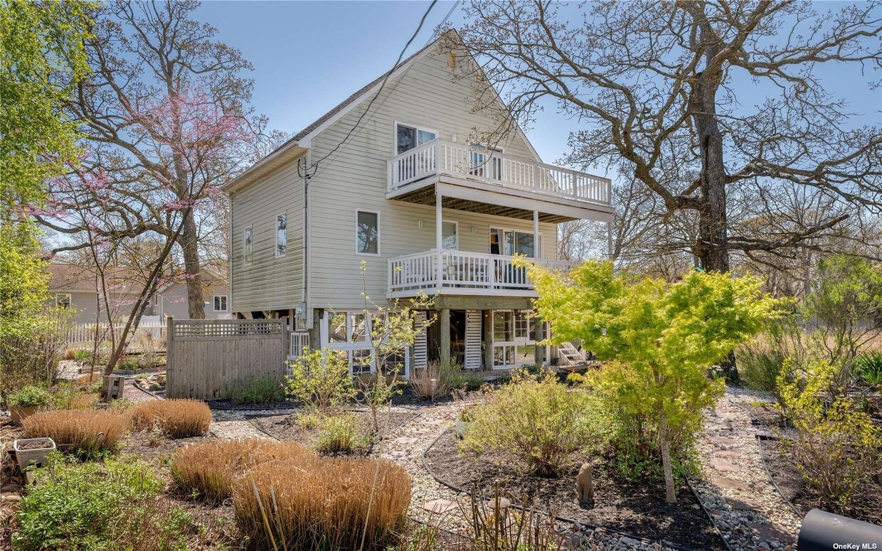 41 Pine Ave, Flanders, NY 11901 House Rental in Flanders, NY