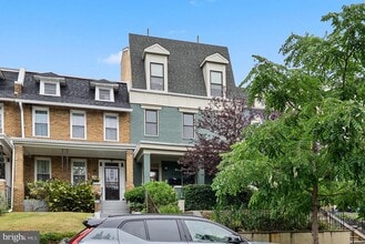 Building Photo - 1228 I St NE