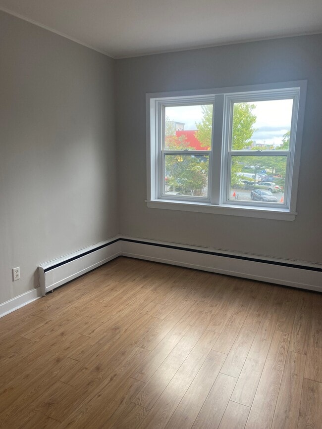 Building Photo - SPACIOUS RENOVATED TWO BEDROOM APARTMENT- DOWNTOWN DARTMOUTH