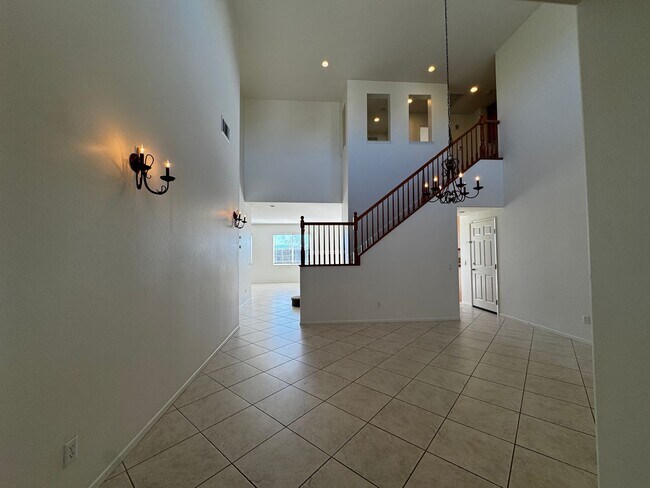 Building Photo - Spacious 4 bedroom in Murrieta for rent!