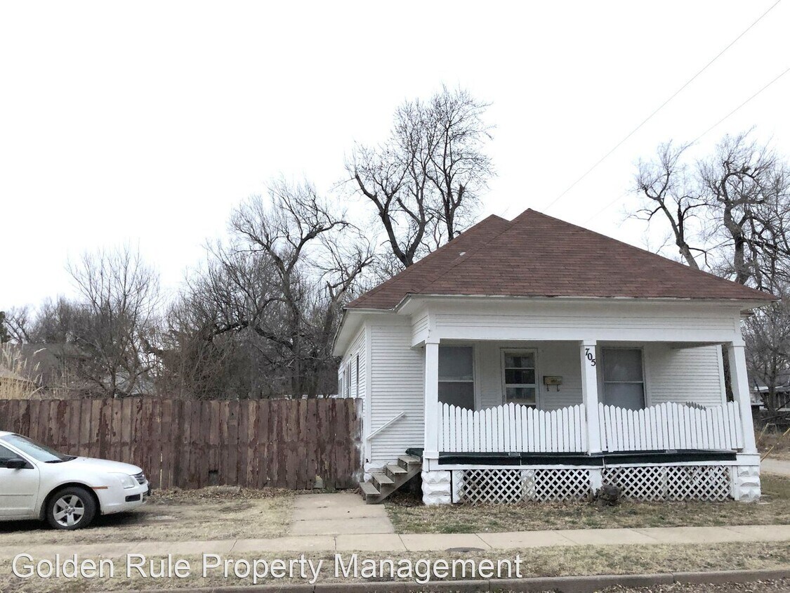 2 br, 1 bath House 705 N Elm St House for Rent in Hutchinson, KS