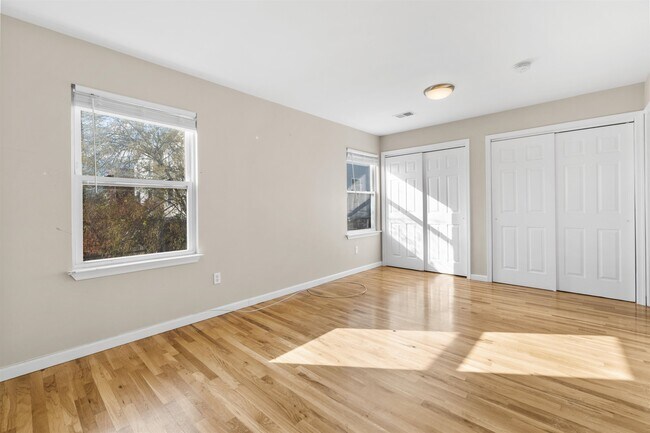 Building Photo - 431 Bramhall Ave
