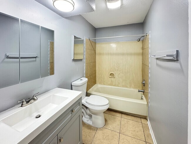 Foto del edificio - 7851 Sail St