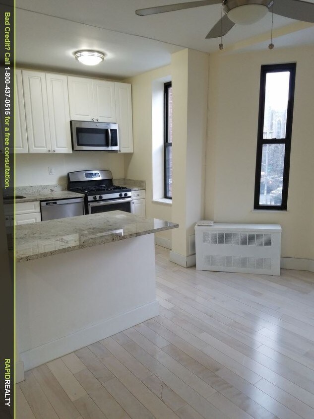 Primary Photo - 2105 Foster Ave