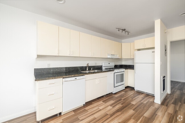 1BR, 1BA - 600SF - Kitchen - CATO