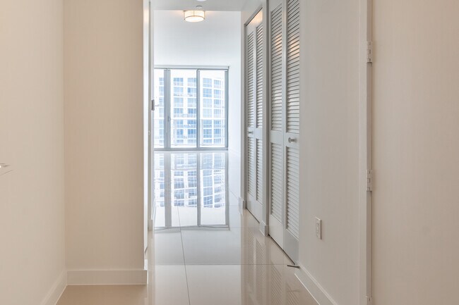 Foto del edificio - 488 NE 18th St
