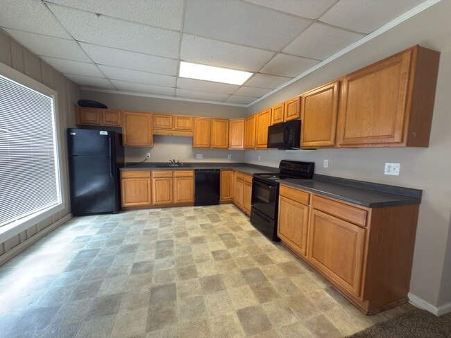 Building Photo - Four bedroom, two bathroom home near downt...