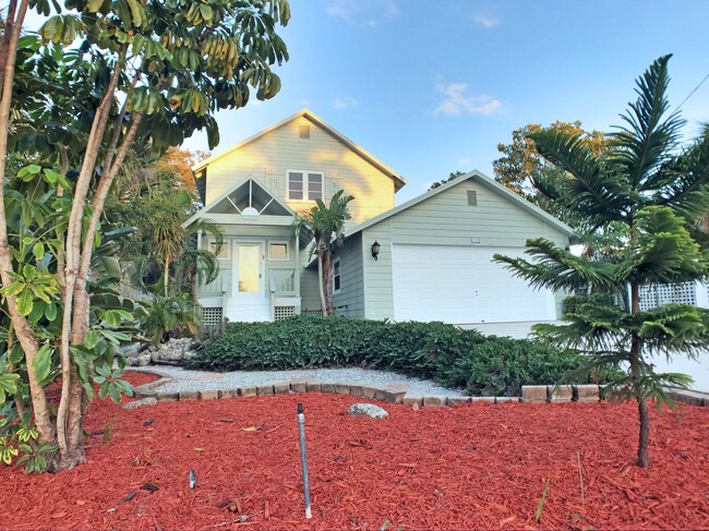 Building Photo - Key West style home on Siesta Key minutes ...