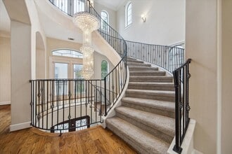 Building Photo - 607 Oakley St