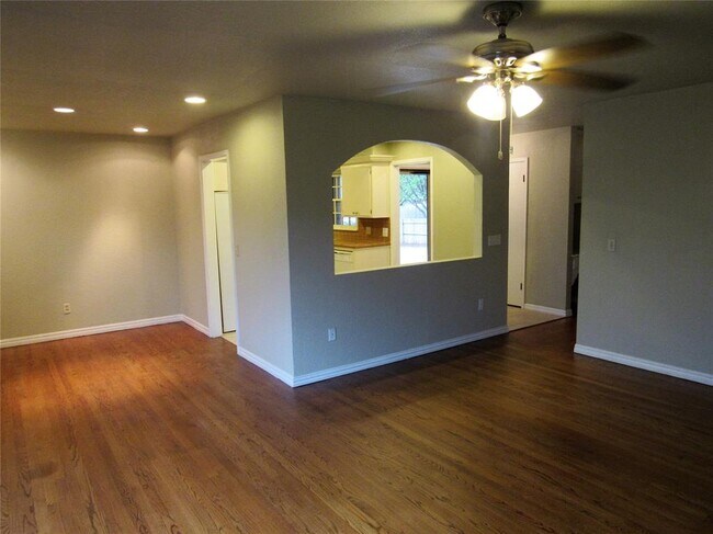Foto del edificio - 9909 Sunnymeade Pl