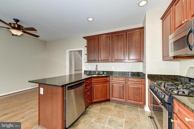 Foto del edificio - 6334 Dunn Ct