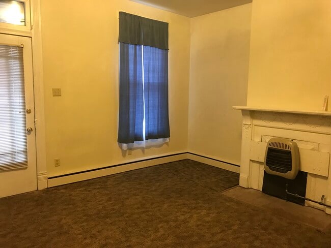LR - 2719 Wood St