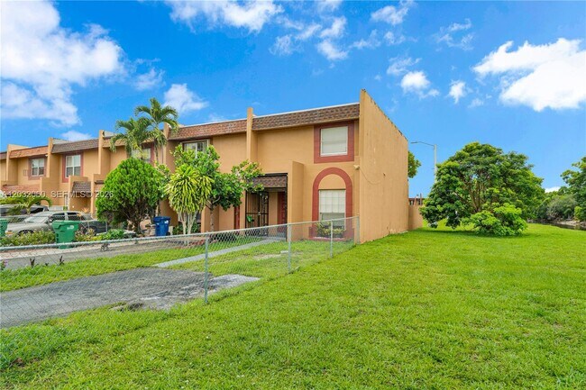 Foto del edificio - 2790 NW 196th St