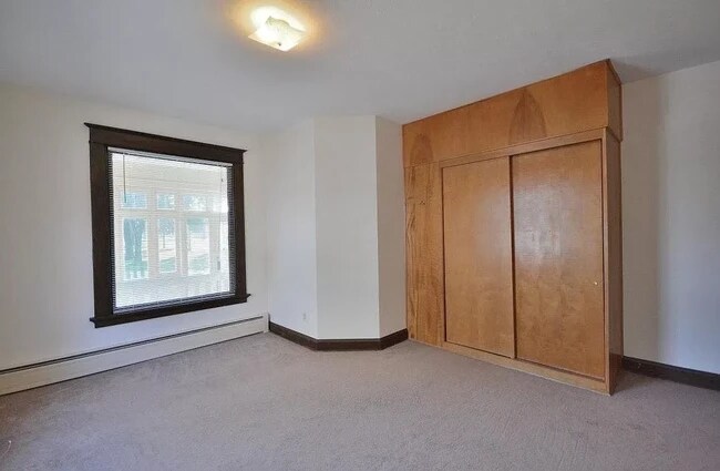 Foto del edificio - 616 Maple Ave