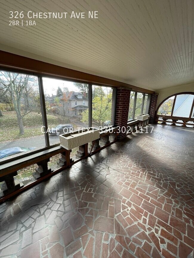 Foto del edificio - Two bedroom one bathroom second level apar...
