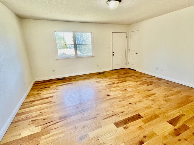 Building Photo - 115 Beecher St