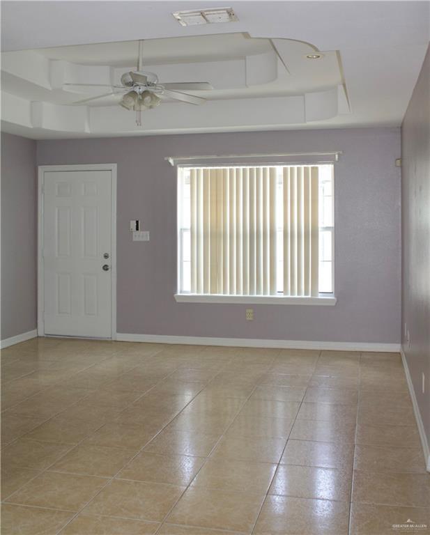 Foto del edificio - 12 West Dr