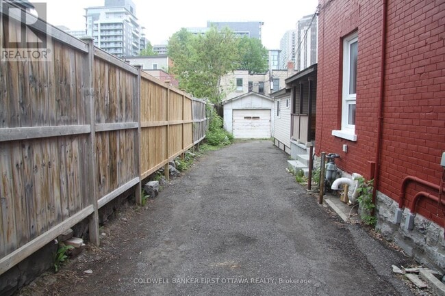 Building Photo - 511 Cooper St