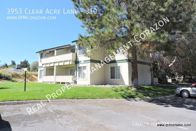 Building Photo - Upstairs one bedroom, one bathroom unit lo...