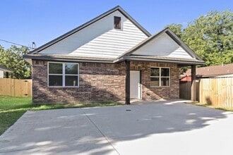 Building Photo - 106 N Oneal St