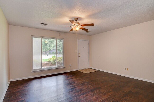 Foto del edificio - 4269 Grove Ct