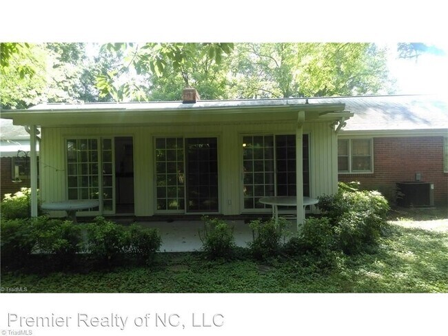 Building Photo - 4 br, 2.5 bath House - 2724 Tudor Rd.