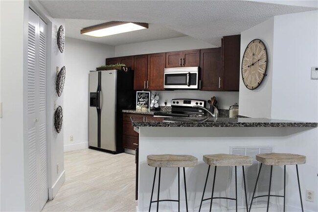 Foto del edificio - 8871 Wiles Rd