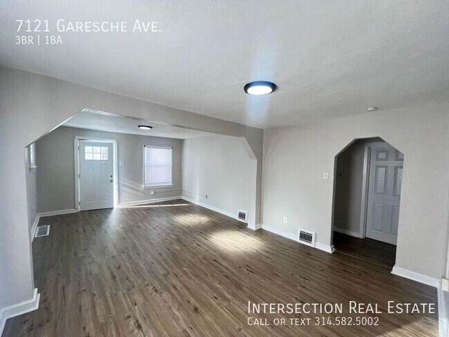 Foto del edificio - 7121 Garesche Ave