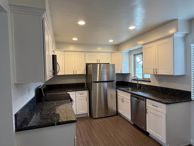 Building Photo - 718 N Guadalupe Ave