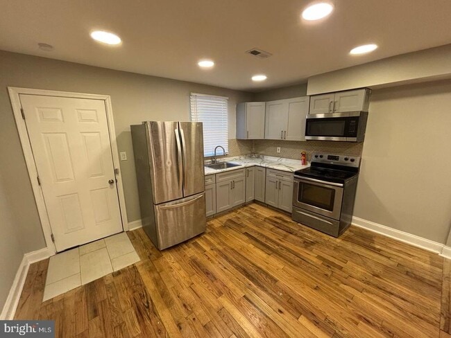 Building Photo - 1213 W William St