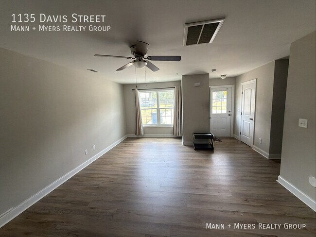 Foto del edificio - 1135 Davis St