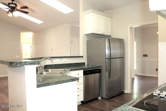 Building Photo - 929 Cardinal Pl