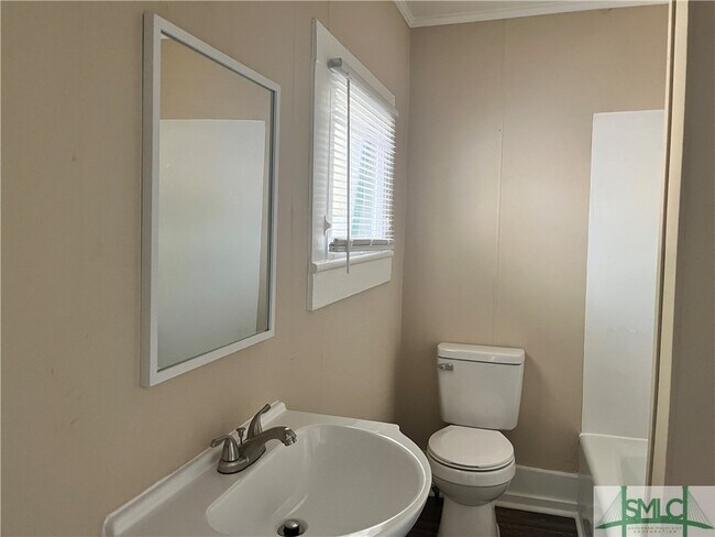 Foto del edificio - 119 N College St