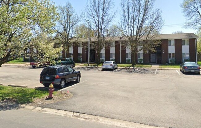 Building Photo - 402 Meadow Dr