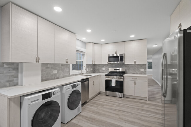Foto del edificio - 821 E Lilly Ln