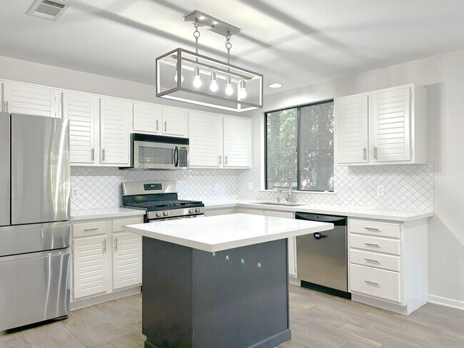 Building Photo - 3 N Mossrock Rd