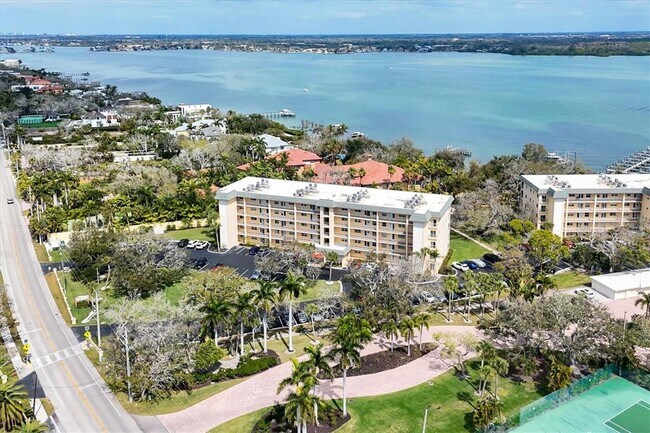 Foto del edificio - 8625 Midnight Pass Rd