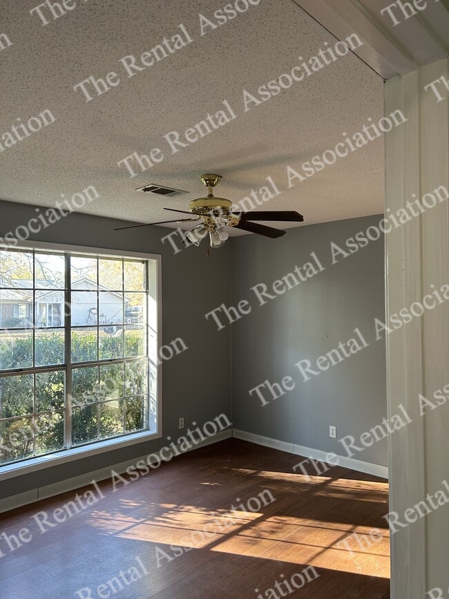 Building Photo - 56 Martha Dr