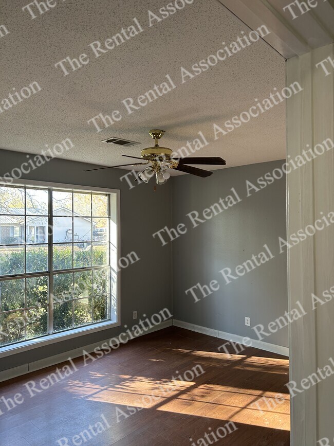 Foto del edificio - 56 Martha Dr