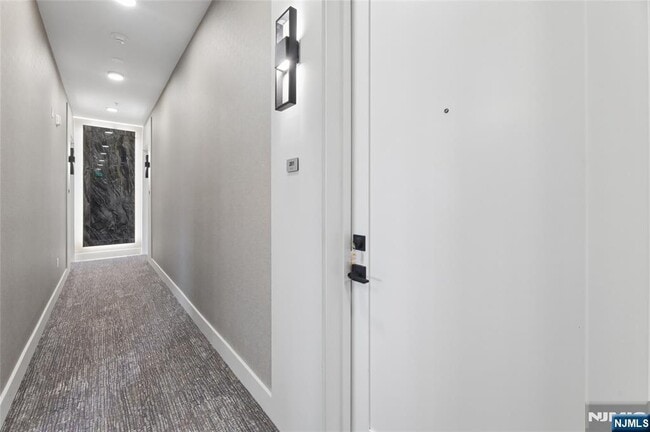 Building Photo - LIV 487