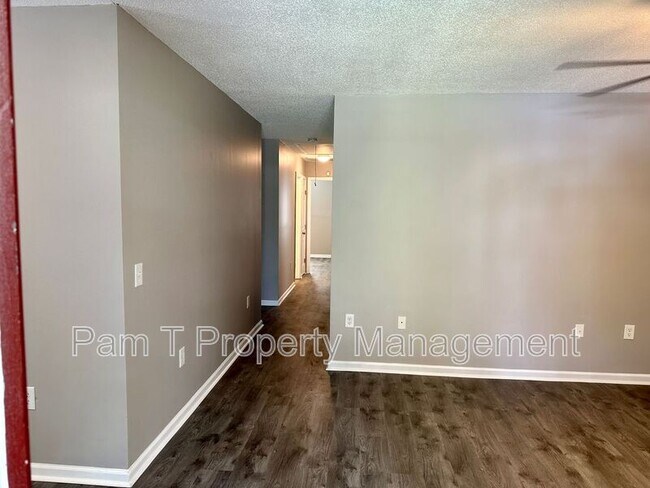 Building Photo - 2607 Bismark Ave