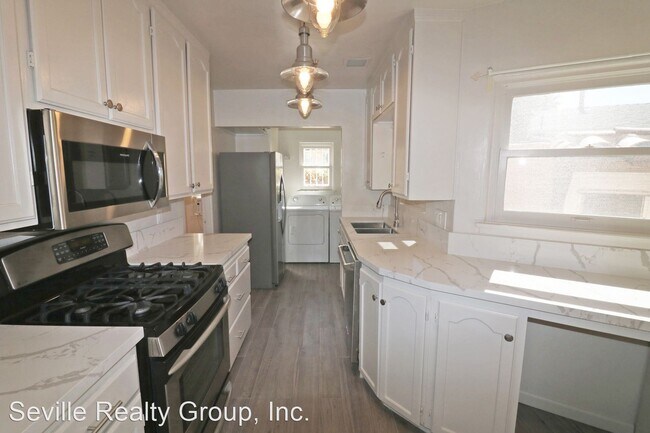 Building Photo - 3 br, 1 bath House - 2201 Mission Avenue