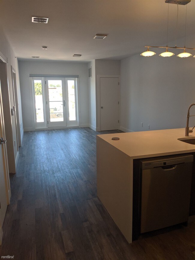 Building Photo - 1 br, 1 bath Apartment - 7004 Broadway 504