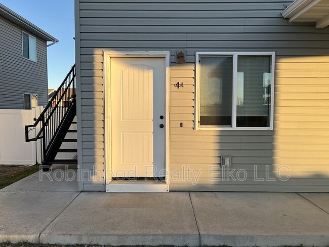 Building Photo - 279 Country Club Pkwy