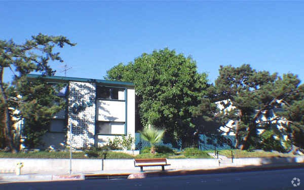 Building Photo - Capri Apartments