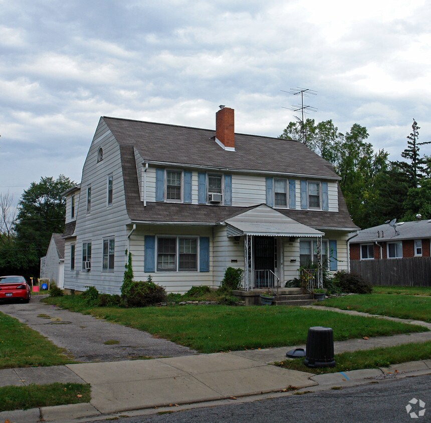 Foto del edificio - 1409-1411 N Lowry Ave