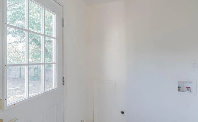Building Photo - 1200 Sandra Dr
