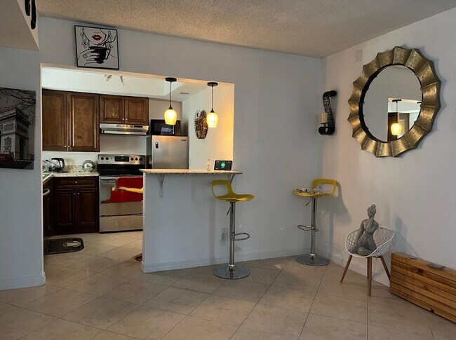 Building Photo - 1604 SE Green Acres Cir