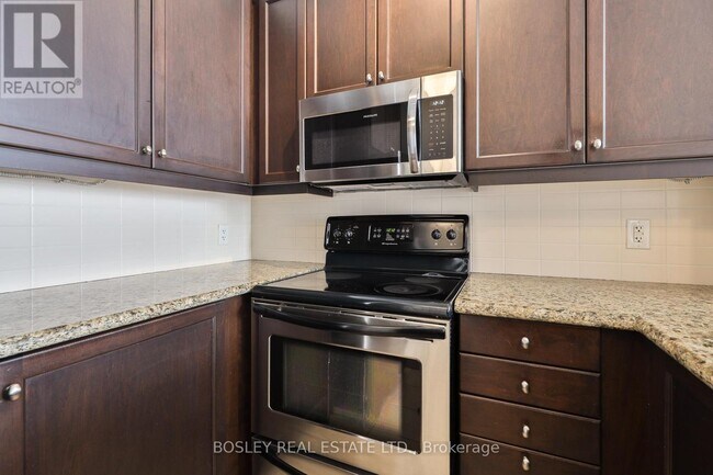Photo du bâtiment - 500-500 St Clair Ave W